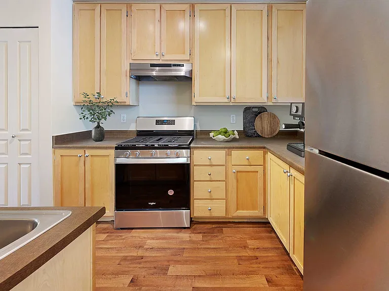 The Hawthorne Apartments — Photo 13