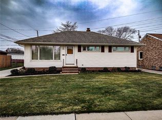 4690 Summer Ln, Brooklyn, OH 44144