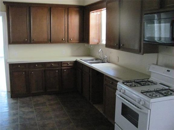 5th image of 1013 Park Dr