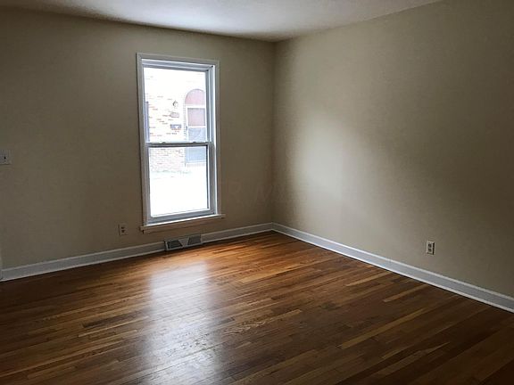 2nd image of 1926 S Willoway Cres