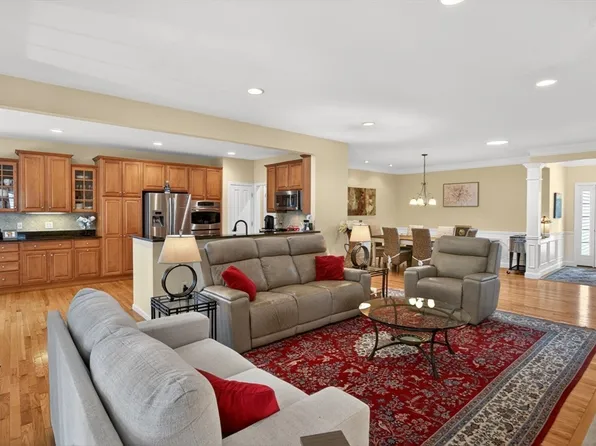 28 Cottage Cv, Plymouth, MA 02360