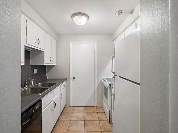 4th image of 270 Fruit Hill Ave #17