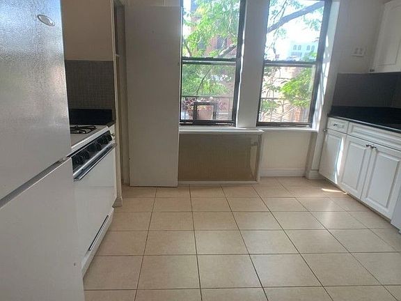4th image of 42 Hicks St APT 3