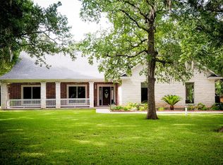 349 Valli Rd, Wharton, TX 77488