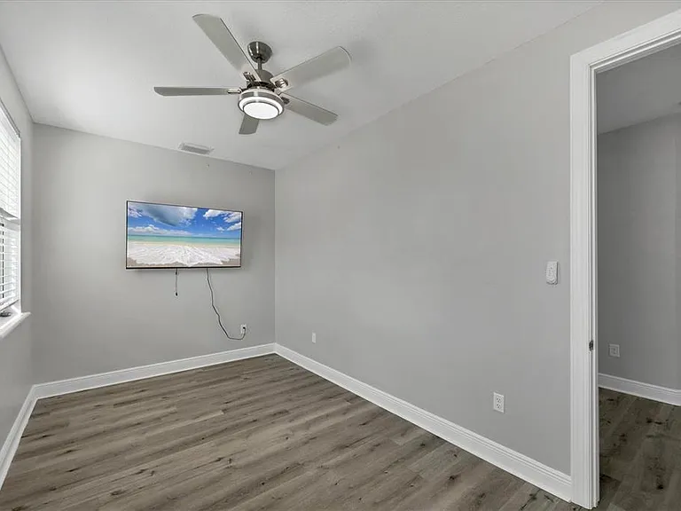 6104 Champions Row St — Photo 37