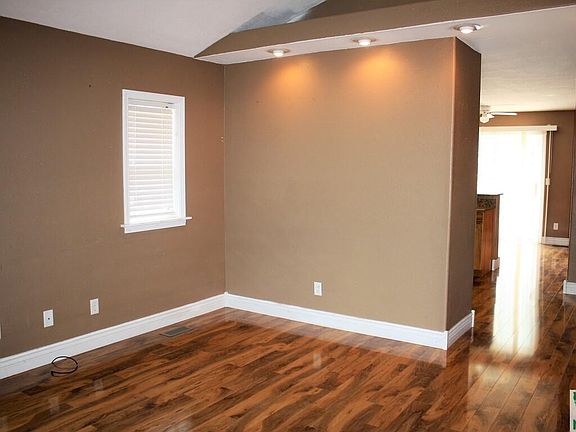 4th image of 2647 S Cedar St