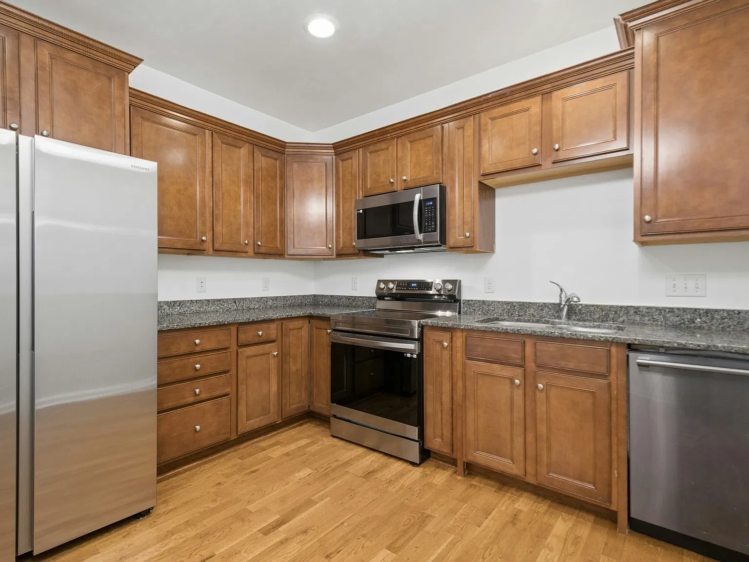 2 bed, 2.0 bath, 1310 sqft, $3,800 — Photo 4