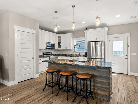 4th image of 408 Paradise Blvd