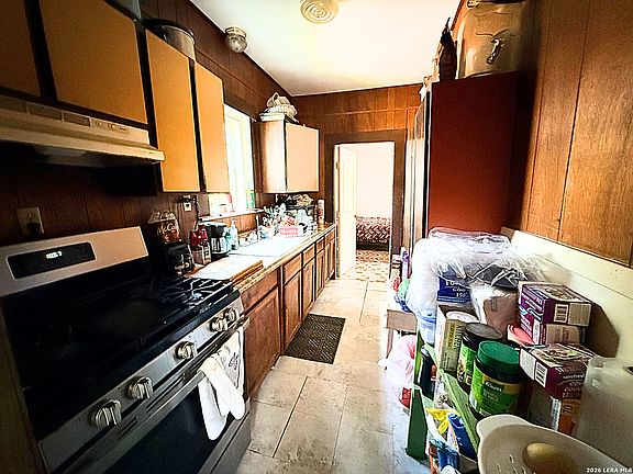 2nd image of 1110 W Lynwood Ave