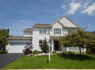 302 Inverness Dr, Cary, IL 60013