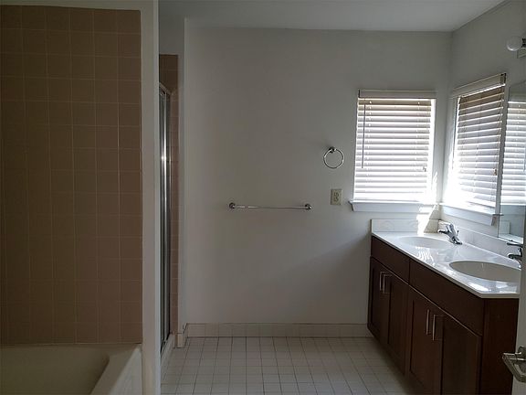 5th image of 625 N 10th St #1