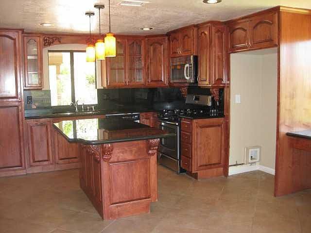 2nd image of 320 Montecito Gln