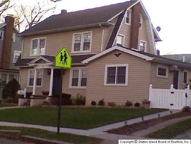 1st image of 275 Hart Ave