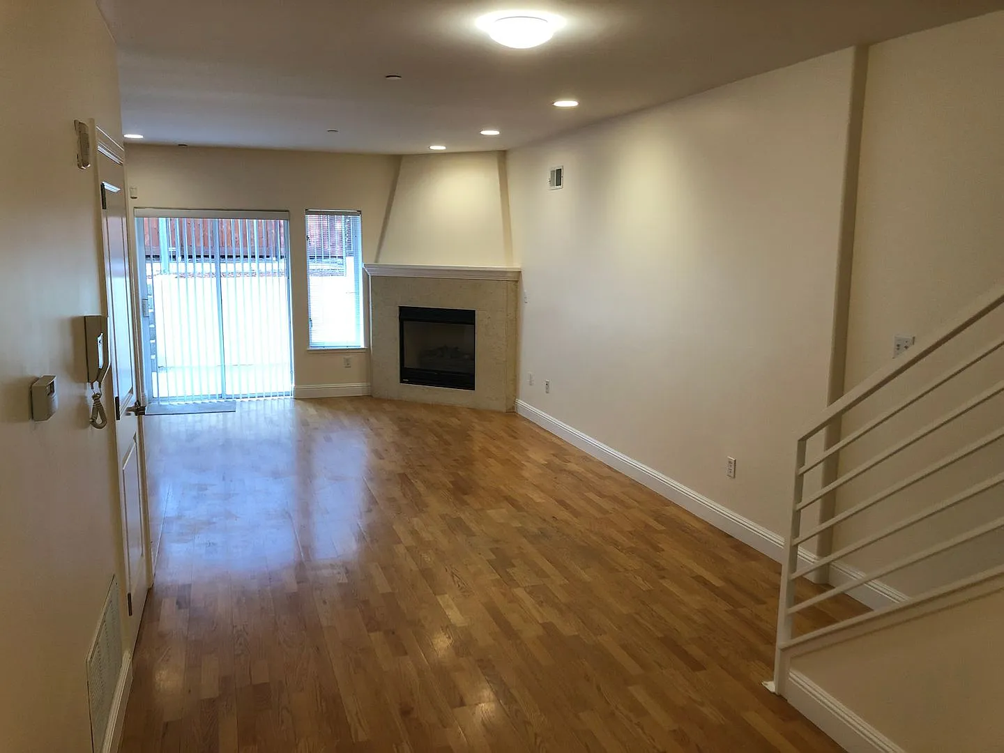 Open Tomorrow! Huge Bi-Level 3 Bedroom 2.5 Bath Loft Style Apartment W/Huge Sunny Yard, Gas Firep... — Photo 2