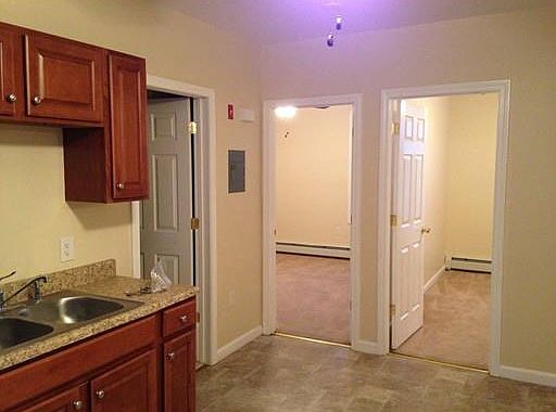 2nd image of 187 Cumberland Rd #3
