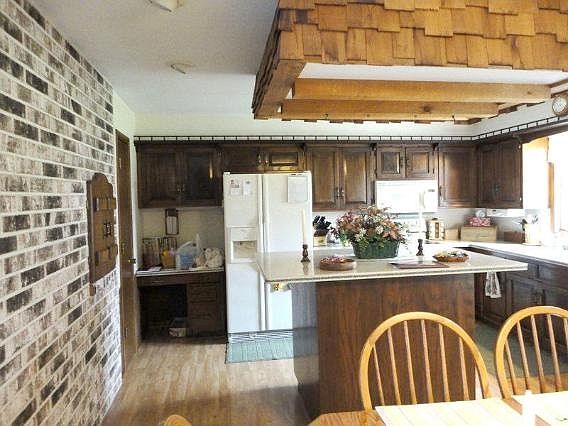 3rd image of 614 Court Dr