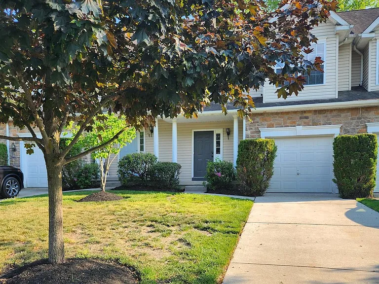 302 Hidden Dr — Photo 1