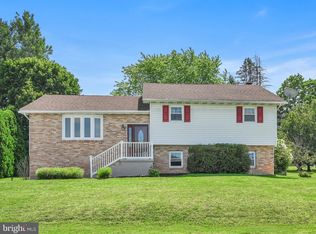 37 Hometown Ave, Tamaqua, PA 18252