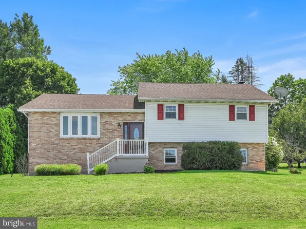 37 Hometown Ave, Tamaqua, PA 18252