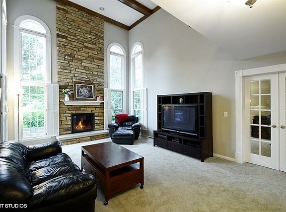 4th image of 21345 W Williamsburg Ct