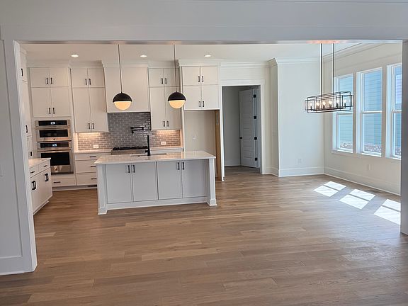 3rd image of 2001 Congress Dr