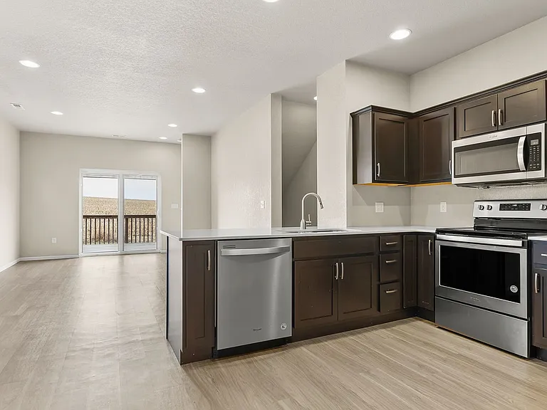 Summerland Twinhomes | Waterloo | Near Lost Island Waterpark — Photo 4