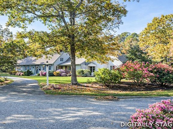3rd image of 4 Surrey Ln