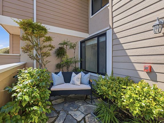 4th image of 2175 Vista Del Mar