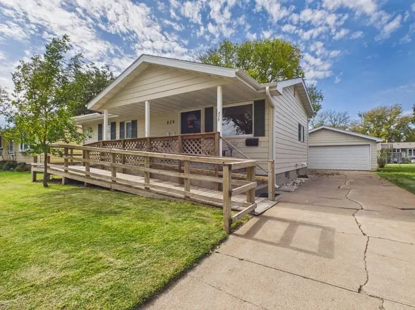 829 Maberly St, Holdrege, NE 68949