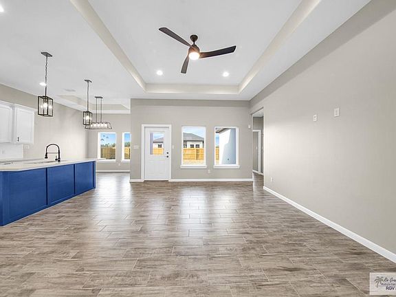 4th image of 326 Janet Cir S