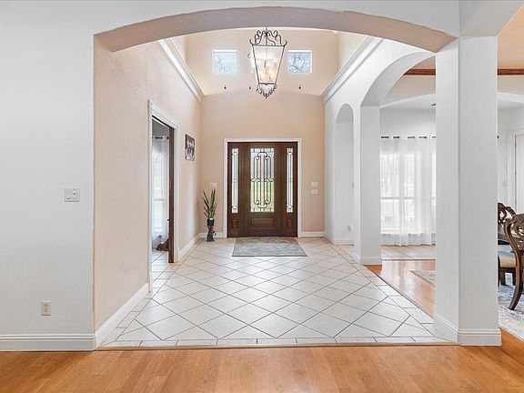 5th image of 117 Redtail Ct