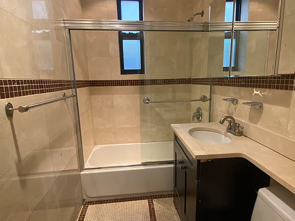 5th image of 56 W 65th St APT 6f