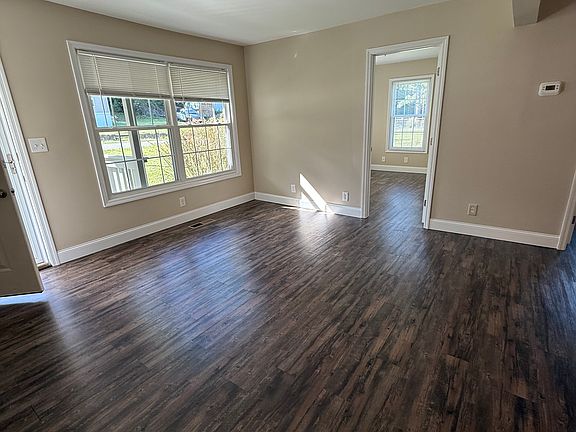 4th image of 722 Reed Pond Rd NW