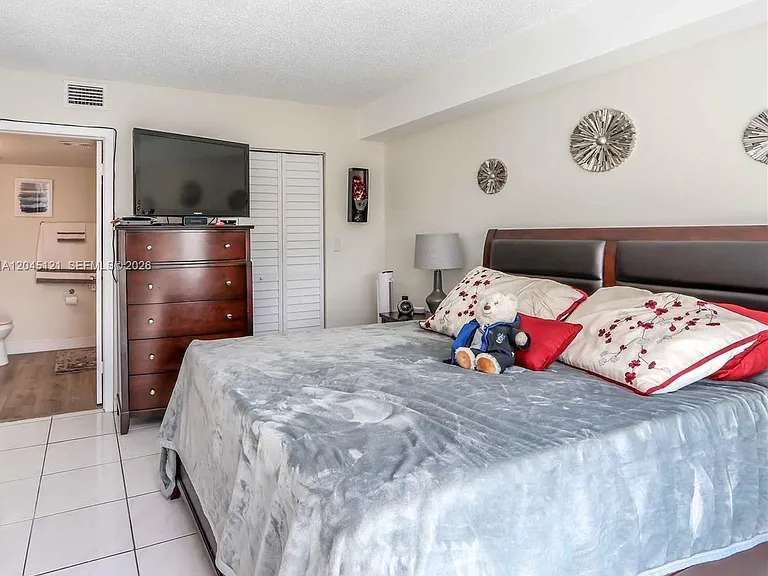 2055 SW 122nd Ave #306 — Photo 11