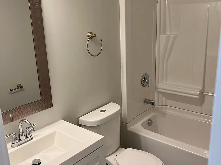 228 Parkwood Cir #4 — Photo 7