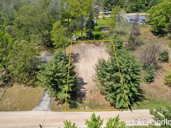 8383 Ontario St, Stanwood, MI 49346