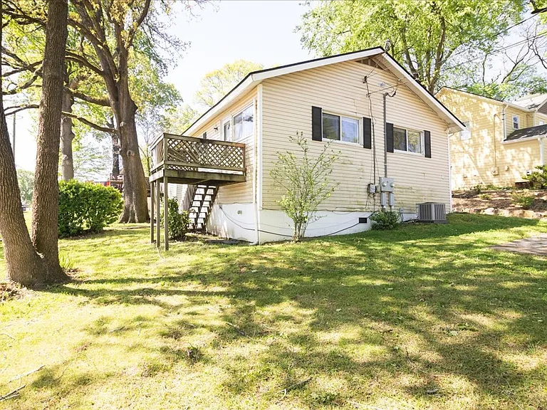1096 Herndon St NW #B — Photo 6