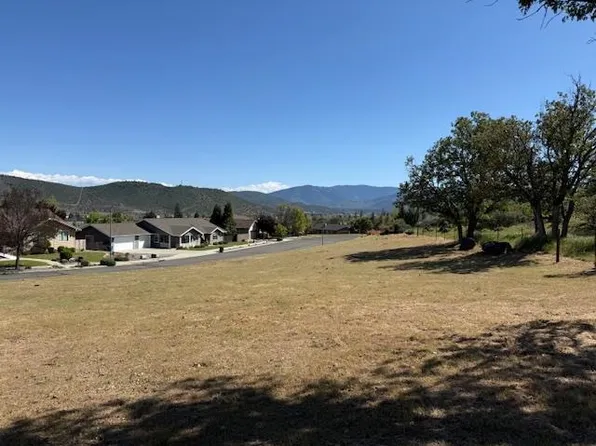 1107 Discovery St, Yreka, CA 96097
