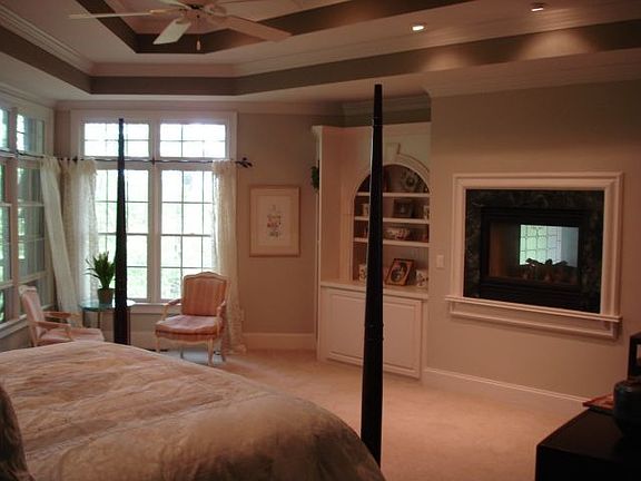 Bedroom w/fireplace