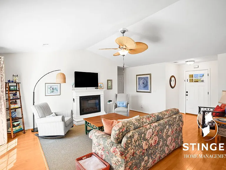 2927 Waters Edge Ct W — Photo 6
