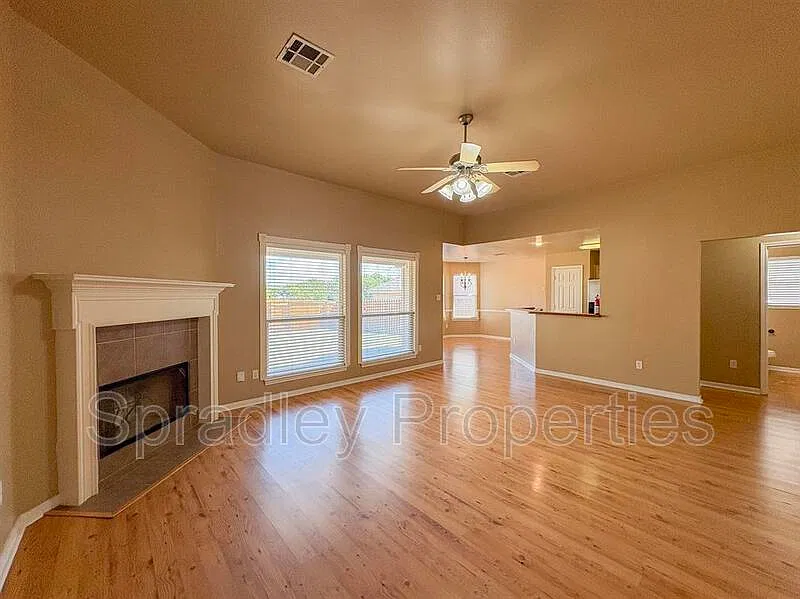 3 bed, 2.0 bath, 1516 sqft, $1,725 — Photo 2