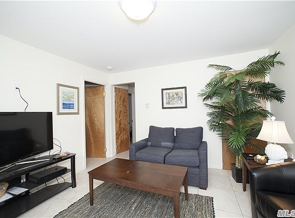 5th image of 330 W Pine St