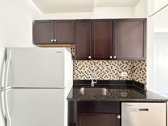 4th image of 1371 W Estes Ave APT 3F