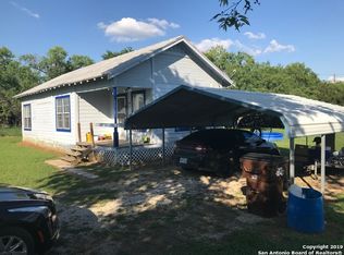 206 E 1st St, Elmendorf, TX 78112