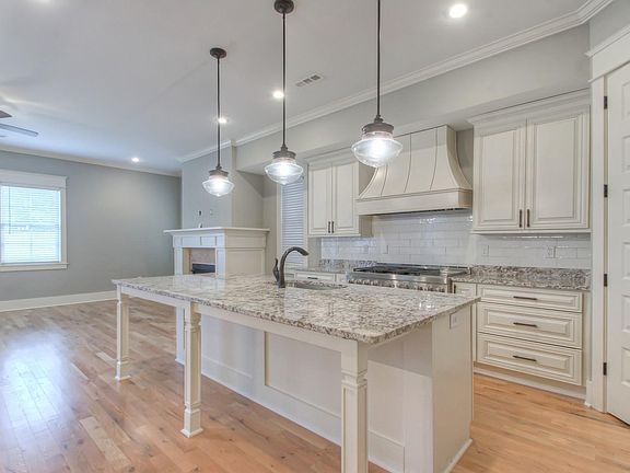 3rd image of 106 Lafayette Ct