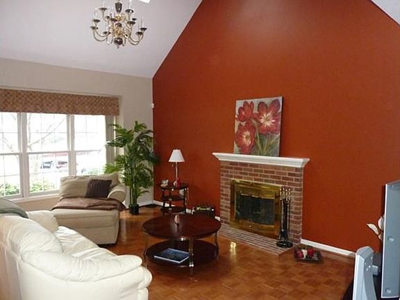 4th image of 60 Old Country Ln