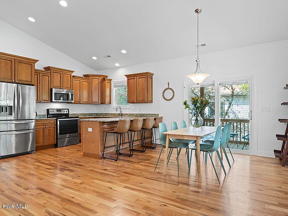 5th image of 129 NE 8th Street