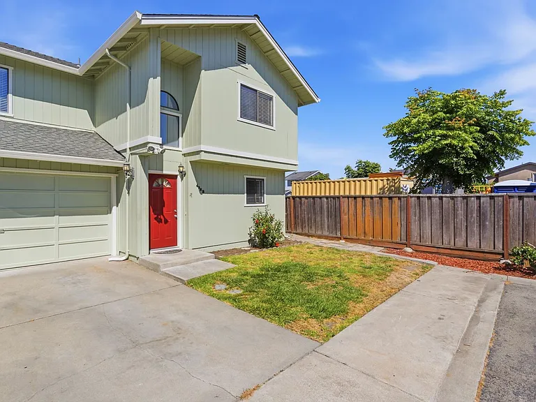498B Beck St — Photo 2