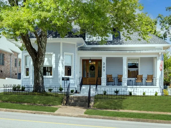303 W College St, Dickson, TN 37055