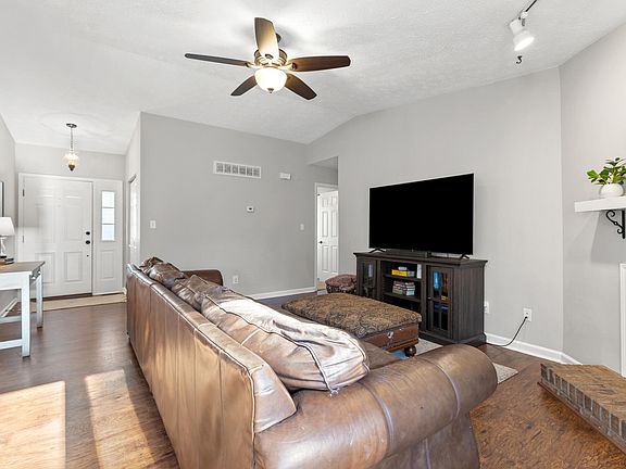 5th image of 507 Scarborough Dr